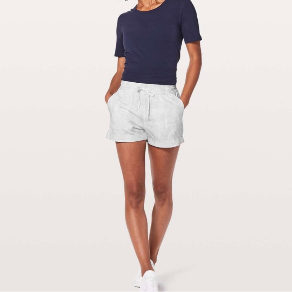 Lululemon Spring Break Away Short *4-way Stretch 3" white